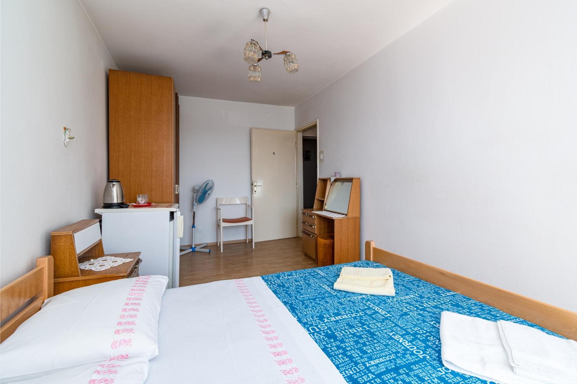 Apartments And Rooms With Parking Space Skrbcici, Krk - 21231 客房 照片